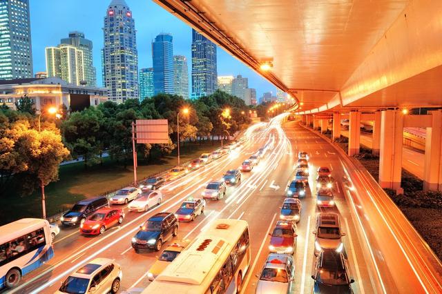 How much time do Europeans spend commuting to work?
